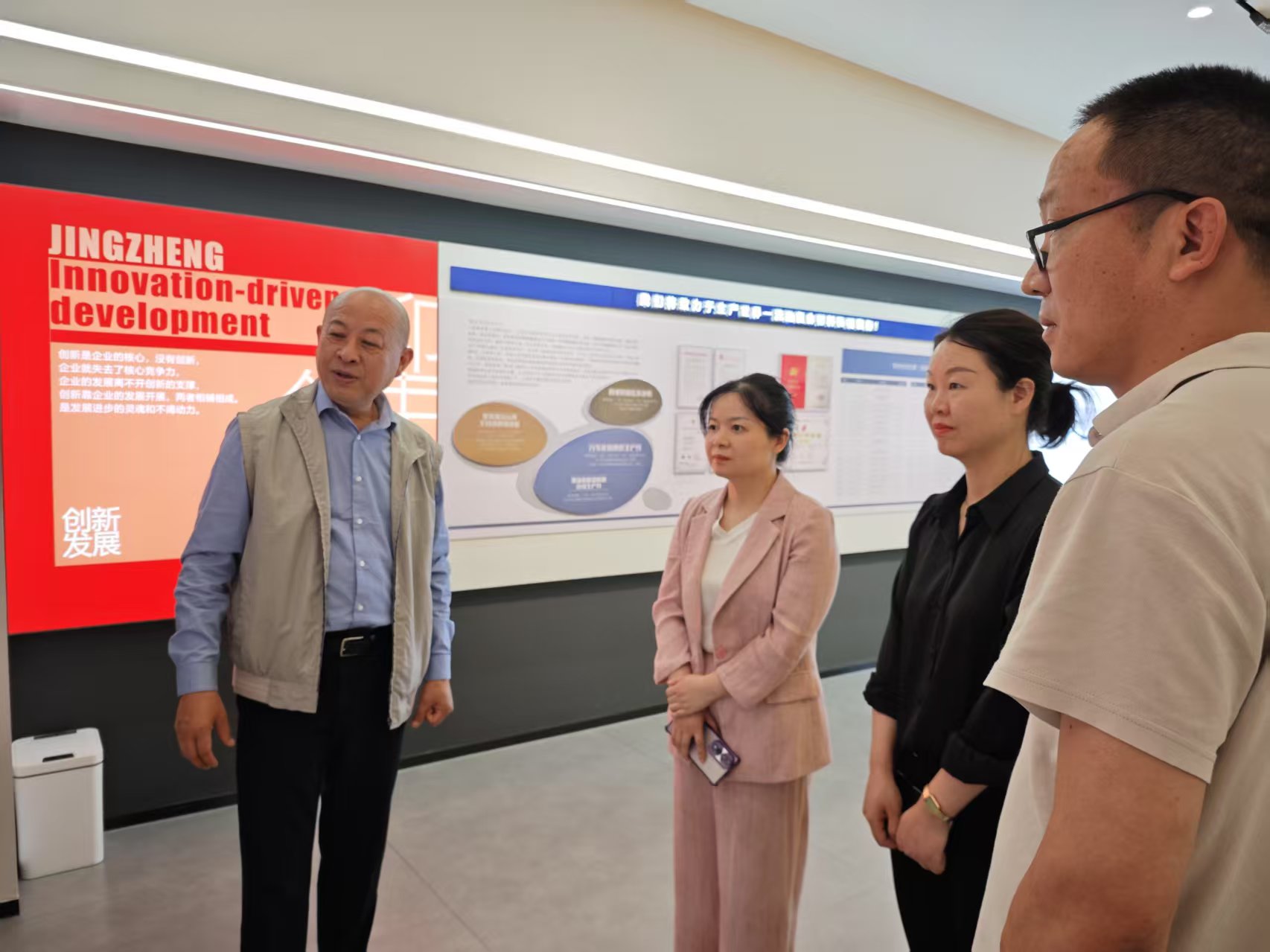 黄副区长来多宝（中国）走访视察